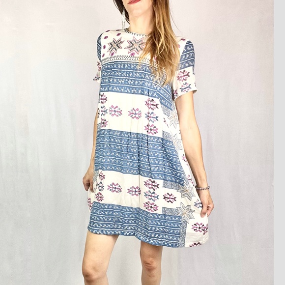 LITTLE WHITE LIES |🧵💗 Cornflower Blue Pink Boho Embroidered Stitch Shift Dress - Picture 6 of 16